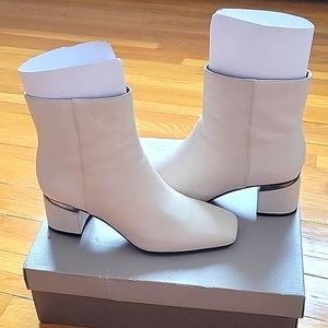Franco Satro leather booties in size 9. Very soft and comfortable
